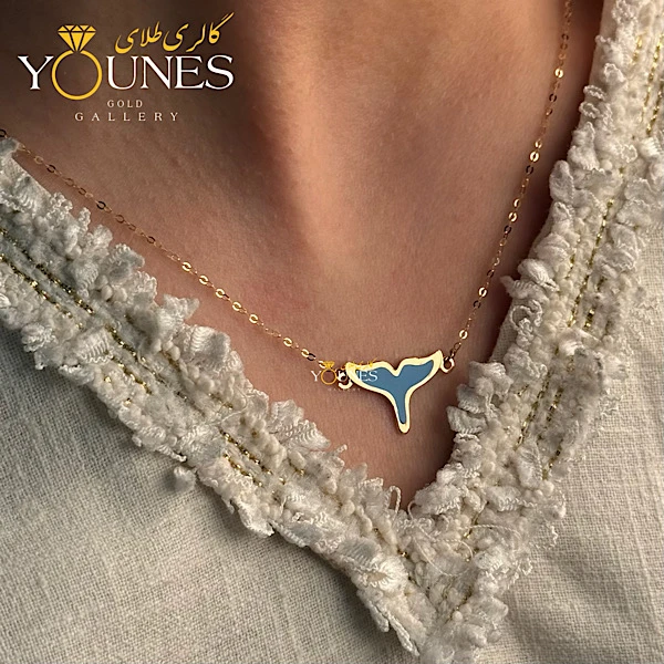 گردنبند میناکاری دم وال آبی مه آلود طلا